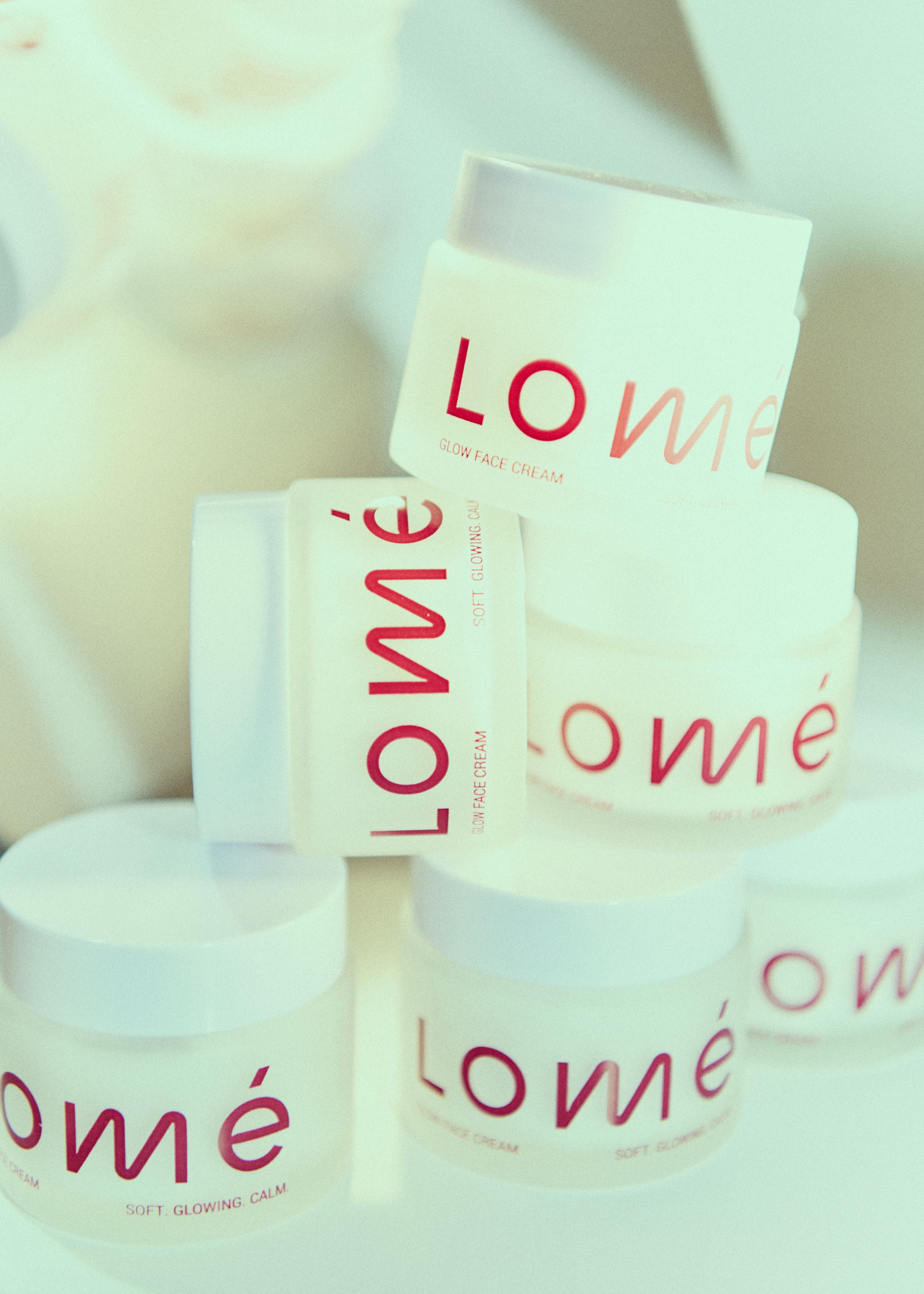 Lomé Glow Face Cream til strålende hud og forbedret hudtone