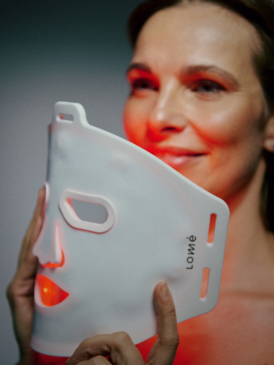Lomé LED Facial Sculpt Glow Mask til hjemmebehandling med lysterapi