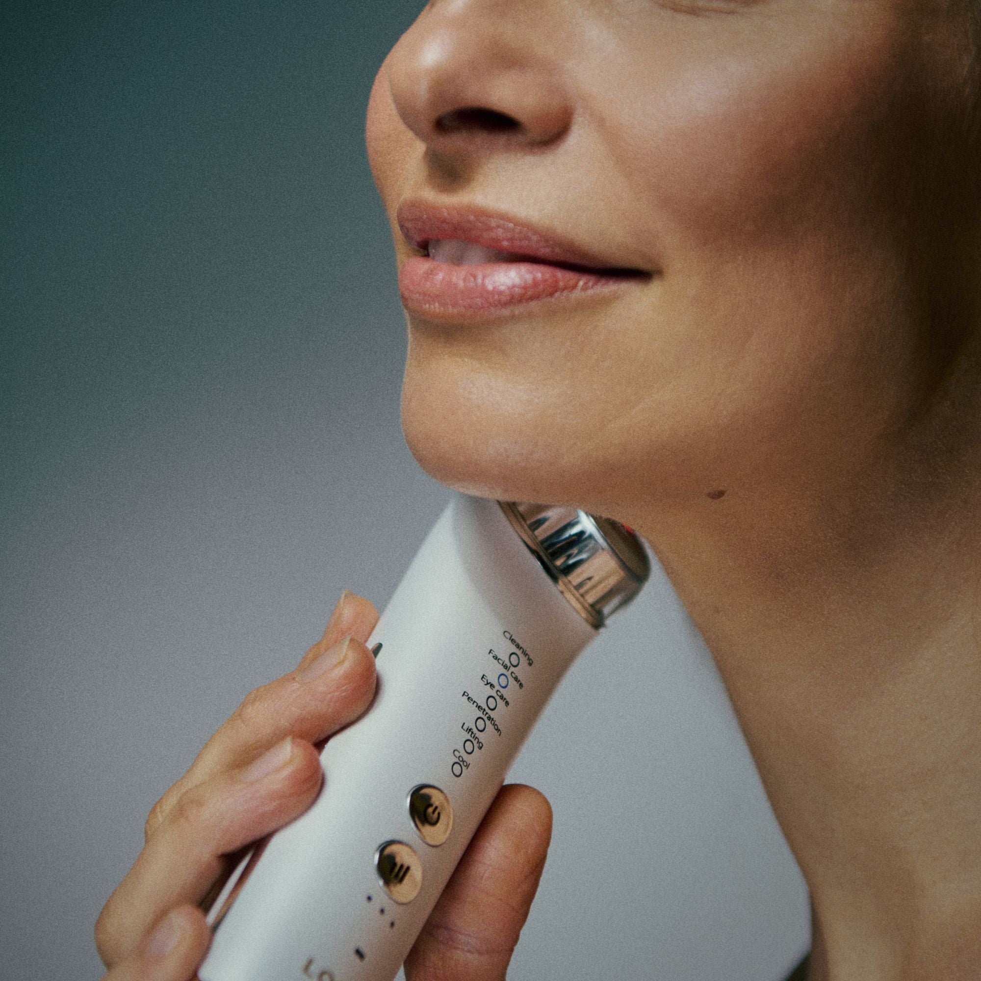 Lomé Lumina PRO facial device til anti-age og forbedret hudstruktur